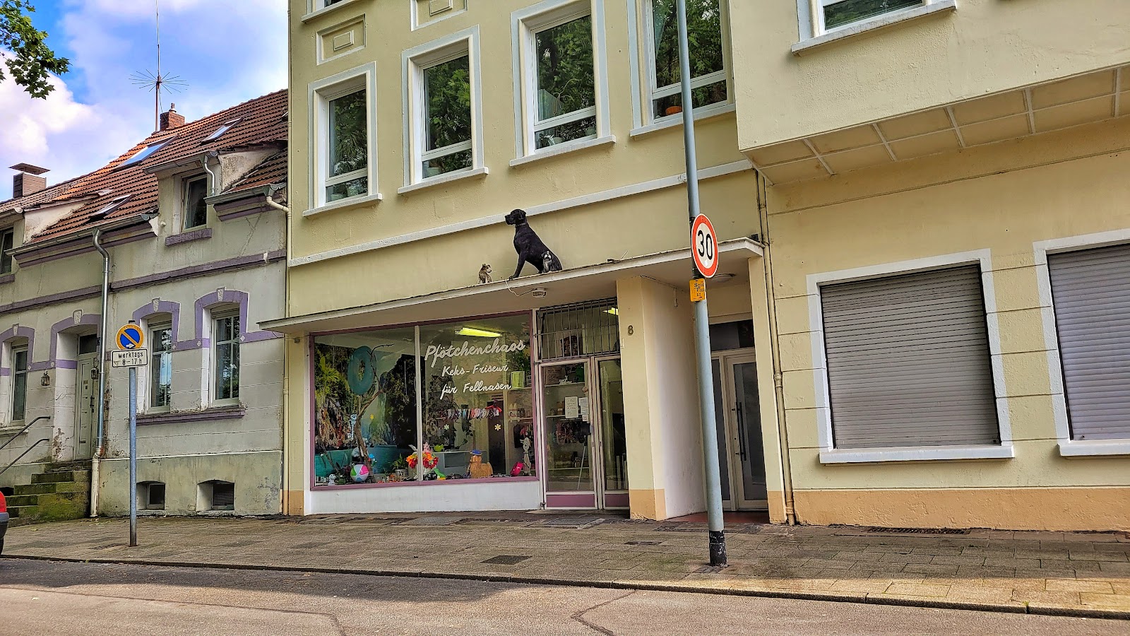 Straßenansicht des Ladens